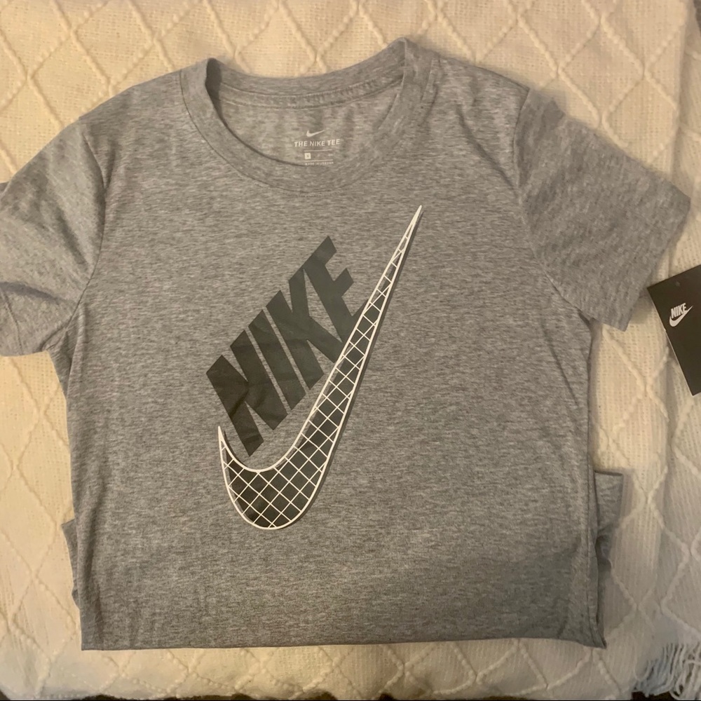 NWT Immaculate Nike Tee 👚👚⛹️‍♀️